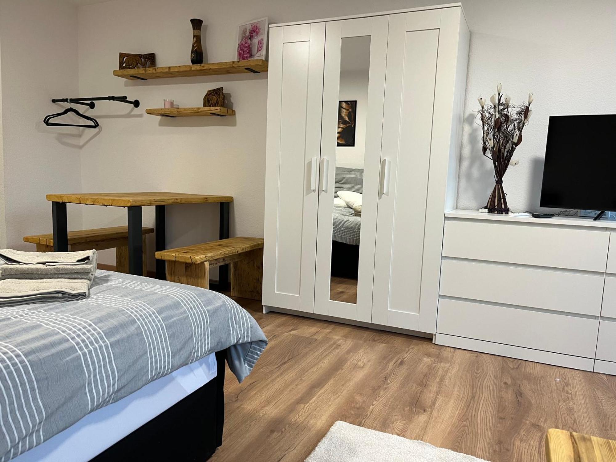 Studio An Der Elbe Mit Balkon, Kueche Und Netflix Dresda Exterior foto